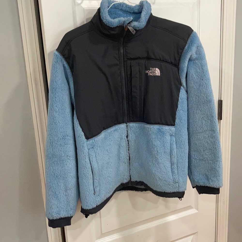 Woman’s North Face Fleece. Size L
